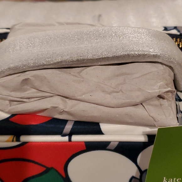-Kate spade floral large makeup bag 2022 best seller five stars 🌟 by my buyers - Picture 2 of 11